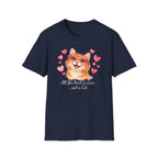 Todo lo que necesitas es amor... y una camiseta de gato — Linda camiseta de gatito con gafas de sol y corazón