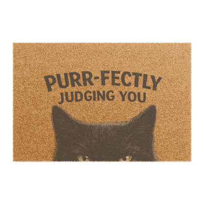 Felpudo "Juzgándote Perfectamente" — Felpudo de bienvenida con un gato divertido