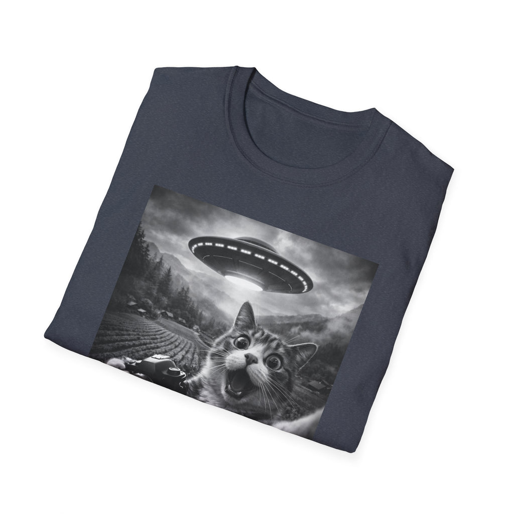 Cat UFO Selfie T-Shirt — Cute Alien Abduction Cat Graphic Tee