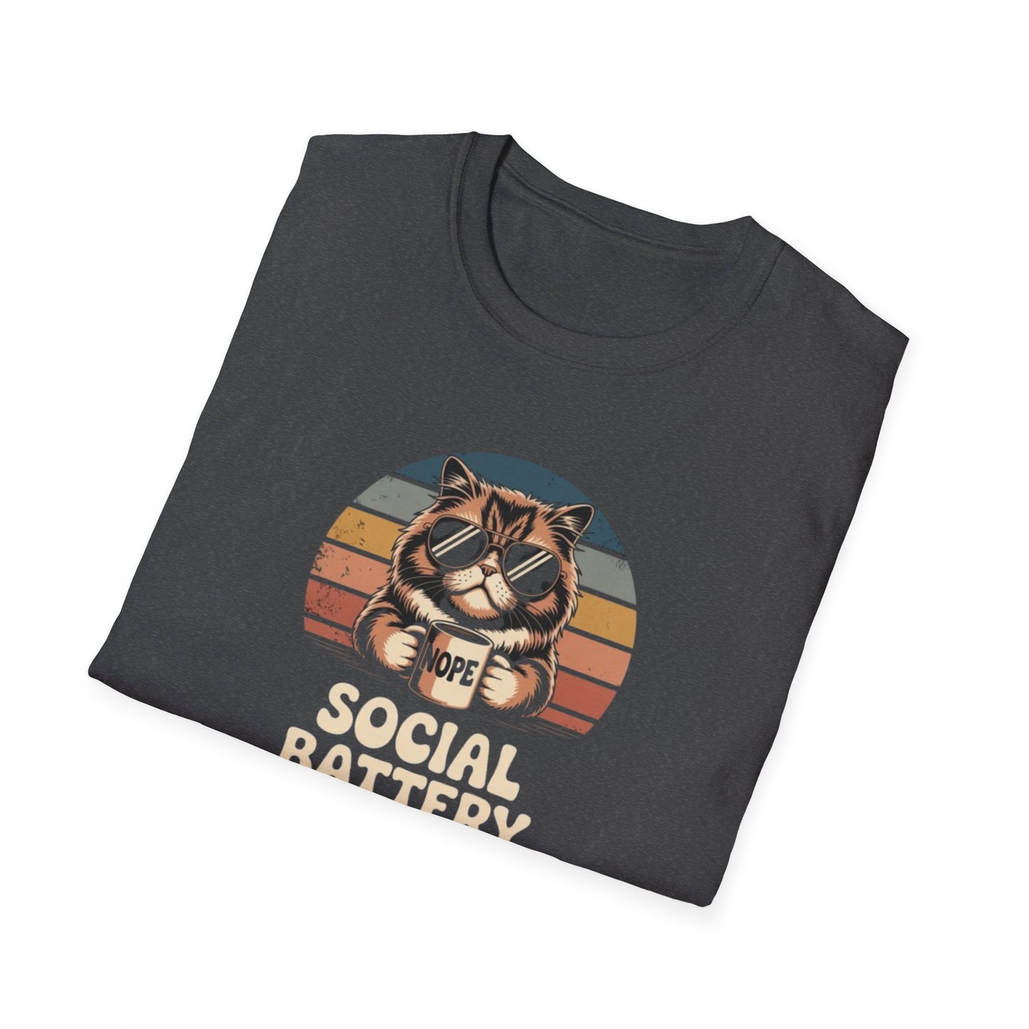 Camiseta gráfica retro de gato con batería baja