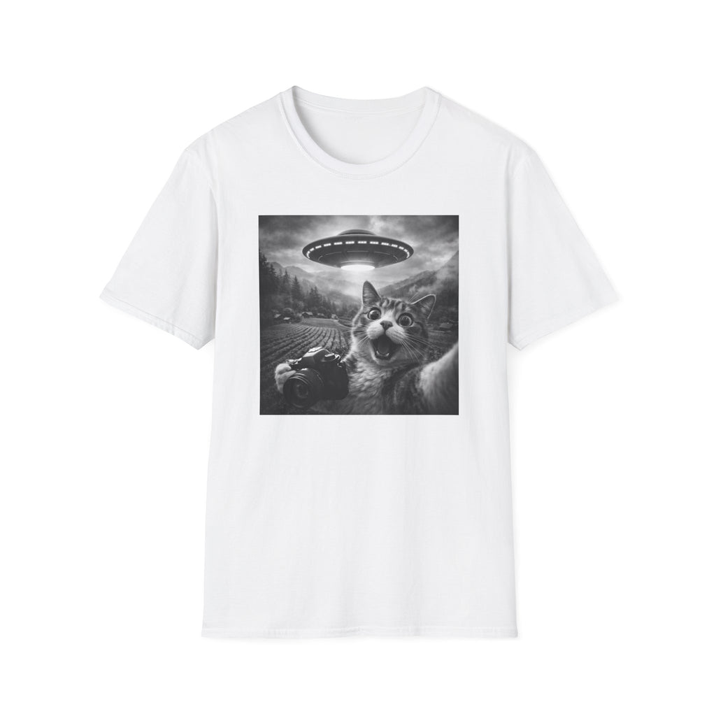 Cat UFO Selfie T-Shirt — Cute Alien Abduction Cat Graphic Tee
