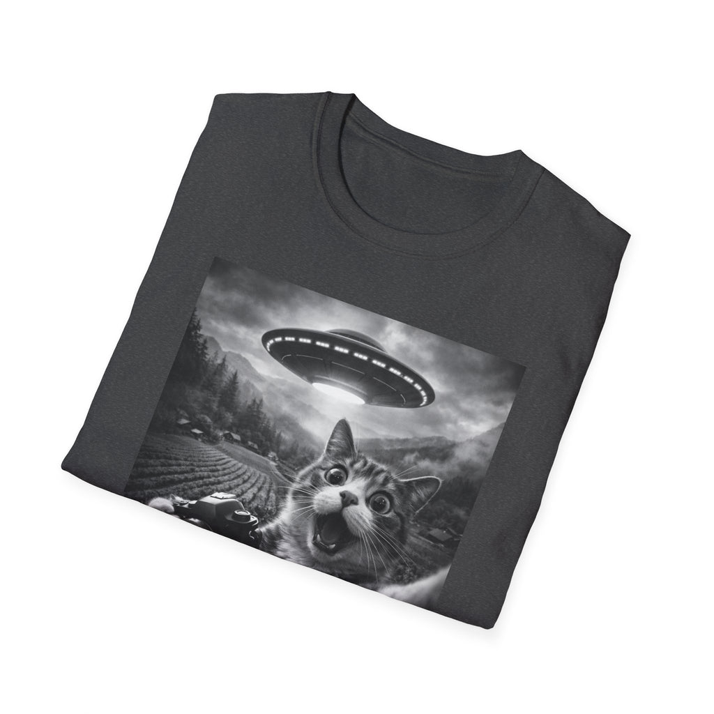 Cat UFO Selfie T-Shirt — Cute Alien Abduction Cat Graphic Tee