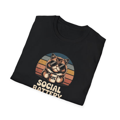 Camiseta gráfica retro de gato con batería baja