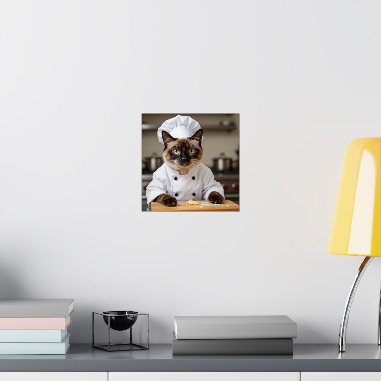 Póster de gato chef: adorable gato siamés con traje de chef, arte mural vertical mate