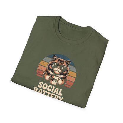 Camiseta gráfica retro de gato con batería baja