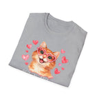 Todo lo que necesitas es amor... y una camiseta de gato — Linda camiseta de gatito con gafas de sol y corazón
