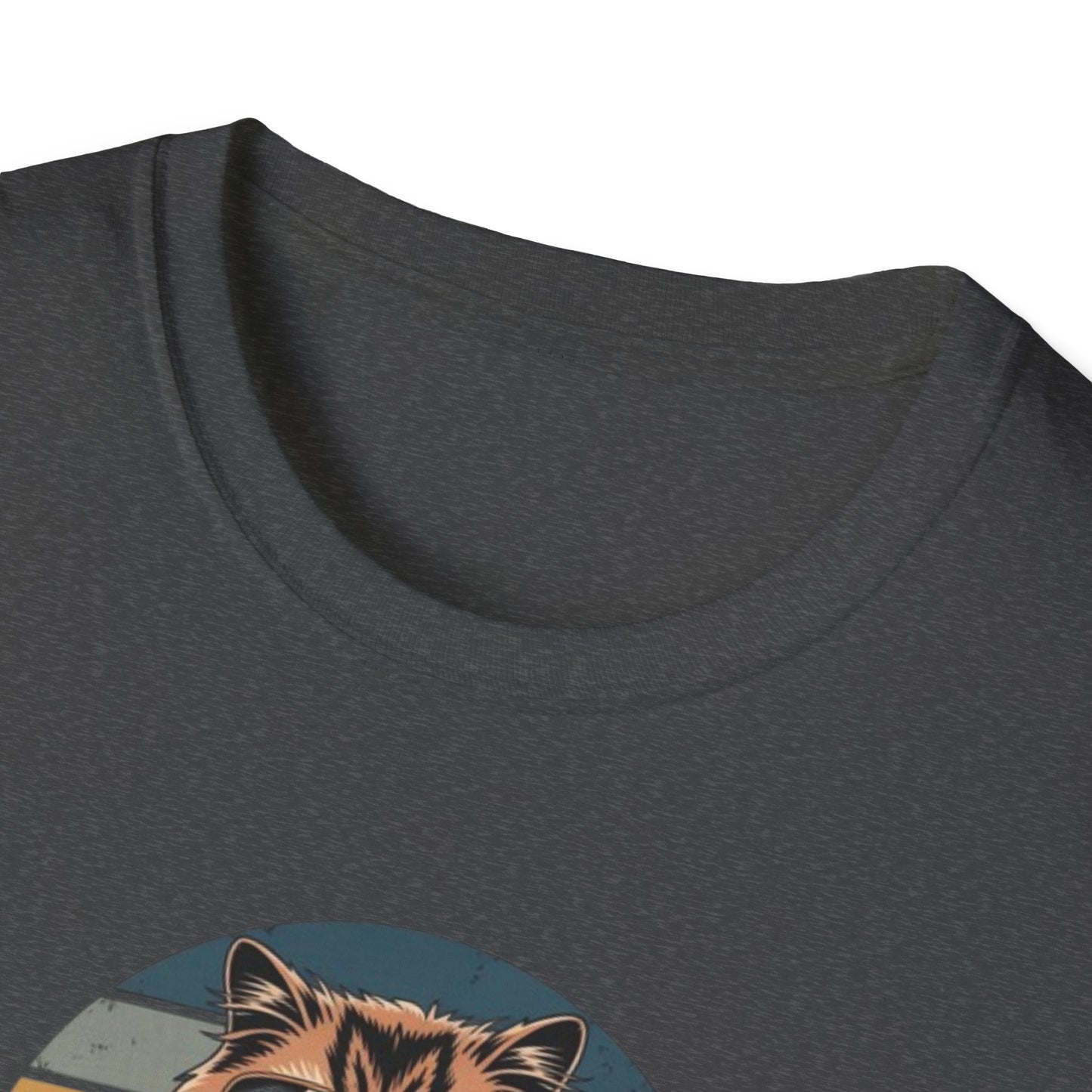 Camiseta gráfica retro de gato con batería baja