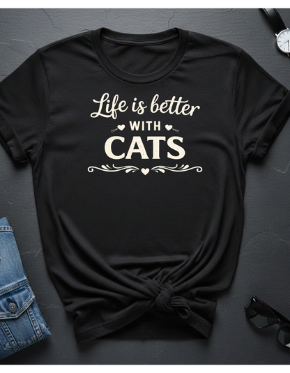 Camiseta "La vida es mejor con gatos" — Camiseta linda para amantes de los gatos
