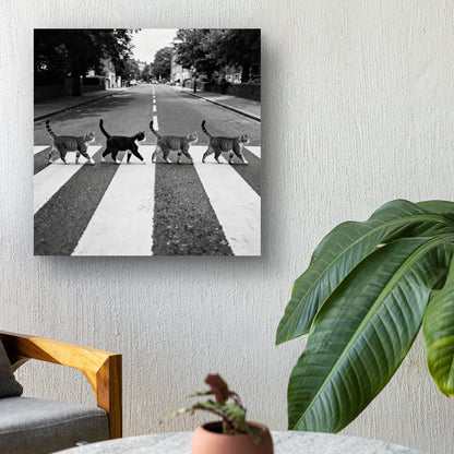 Gato cruzando Abbey Road — Póster vertical mate en blanco y negro