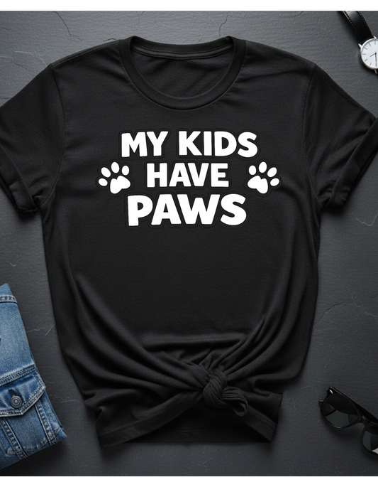 Camiseta — "Mis hijos tienen patas" | Camiseta divertida para dueños de mascotas