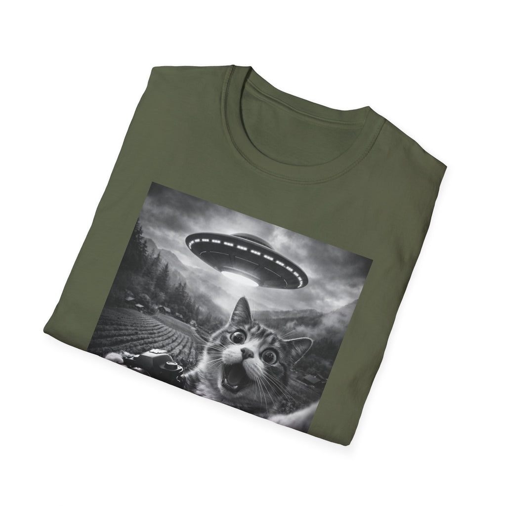 Cat UFO Selfie T-Shirt — Cute Alien Abduction Cat Graphic Tee