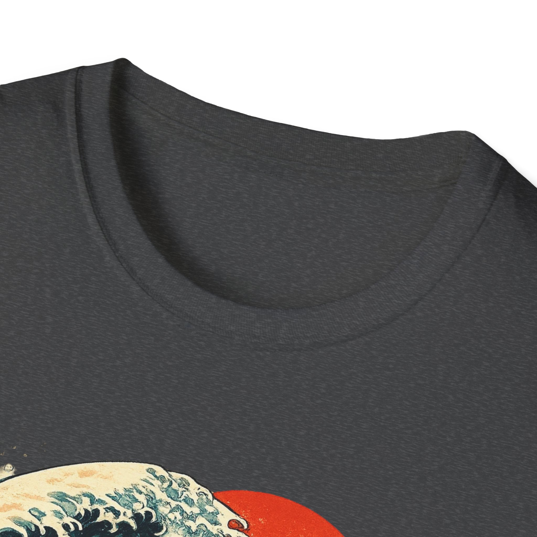 Camiseta Surfing Cat — Camiseta con gráfico de atardecer estilo japonés con olas retro