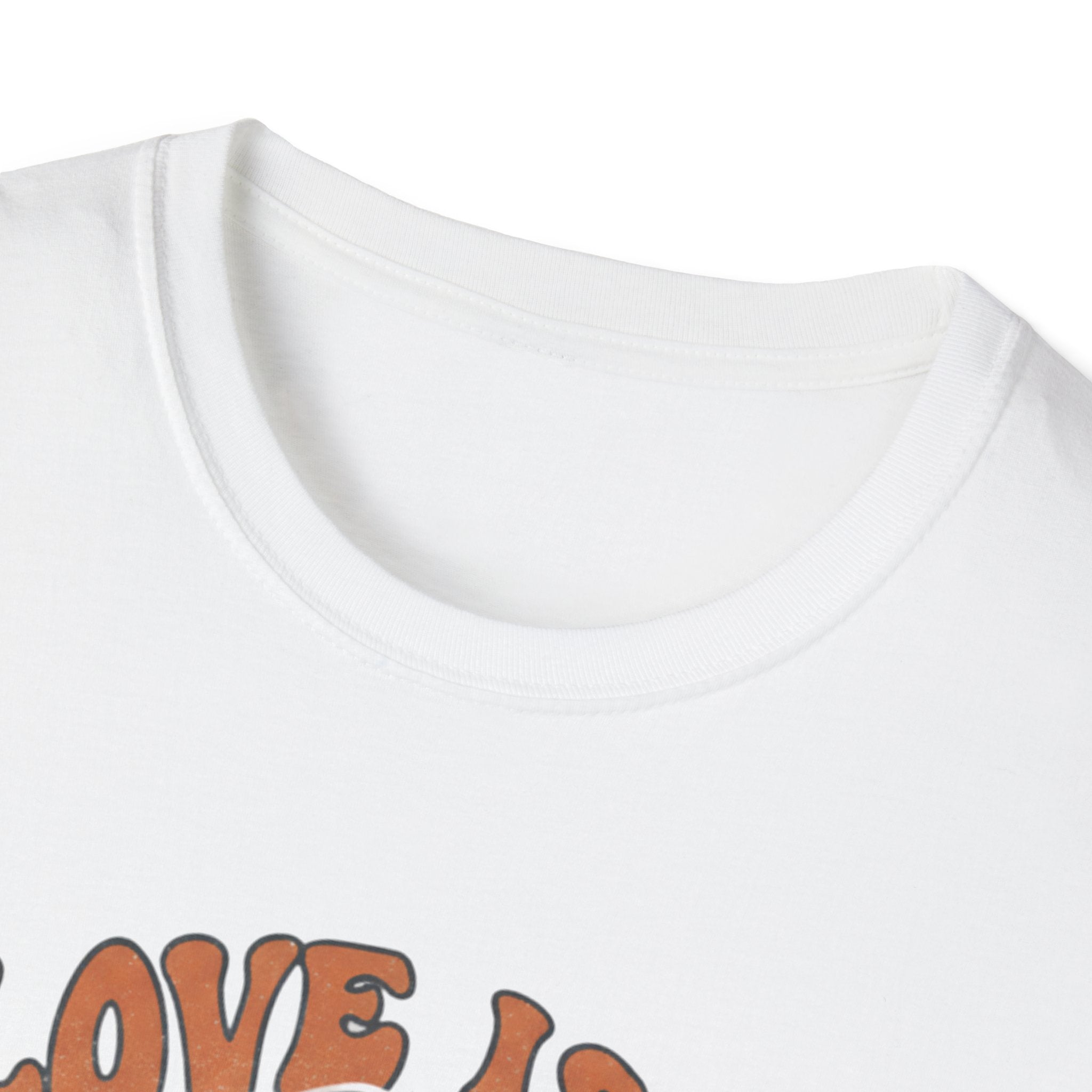 T-Shirt — "Love Is a Powerful Thing" Golden Retriever Graphic Tee