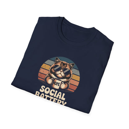 Camiseta gráfica retro de gato con batería baja
