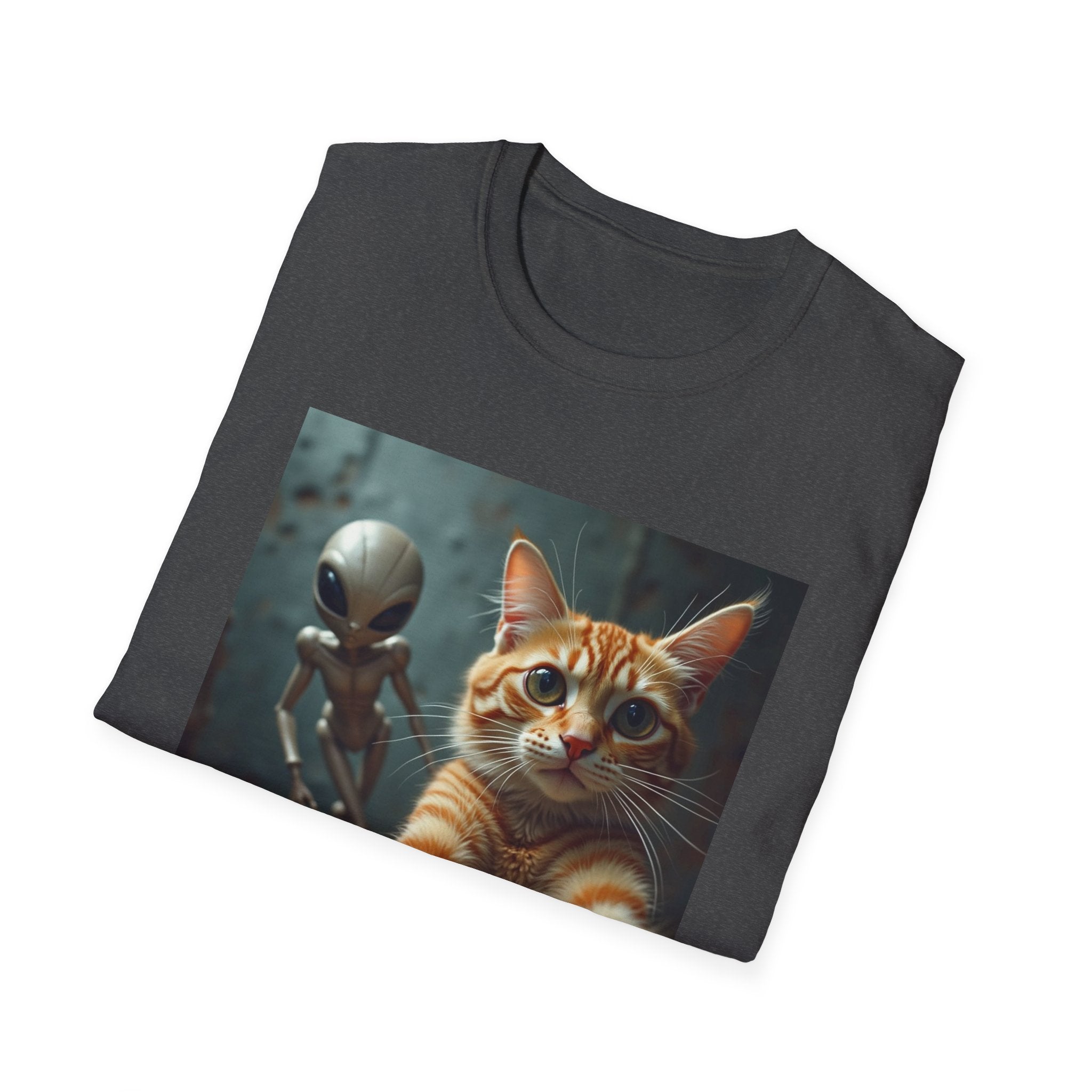 Camiseta Selfie Extraterrestre — Camiseta con gráfico de un lindo gato pelirrojo y un amigo OVNI