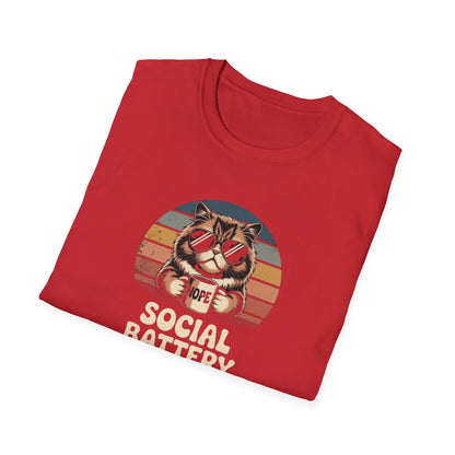 Camiseta gráfica retro de gato con batería baja