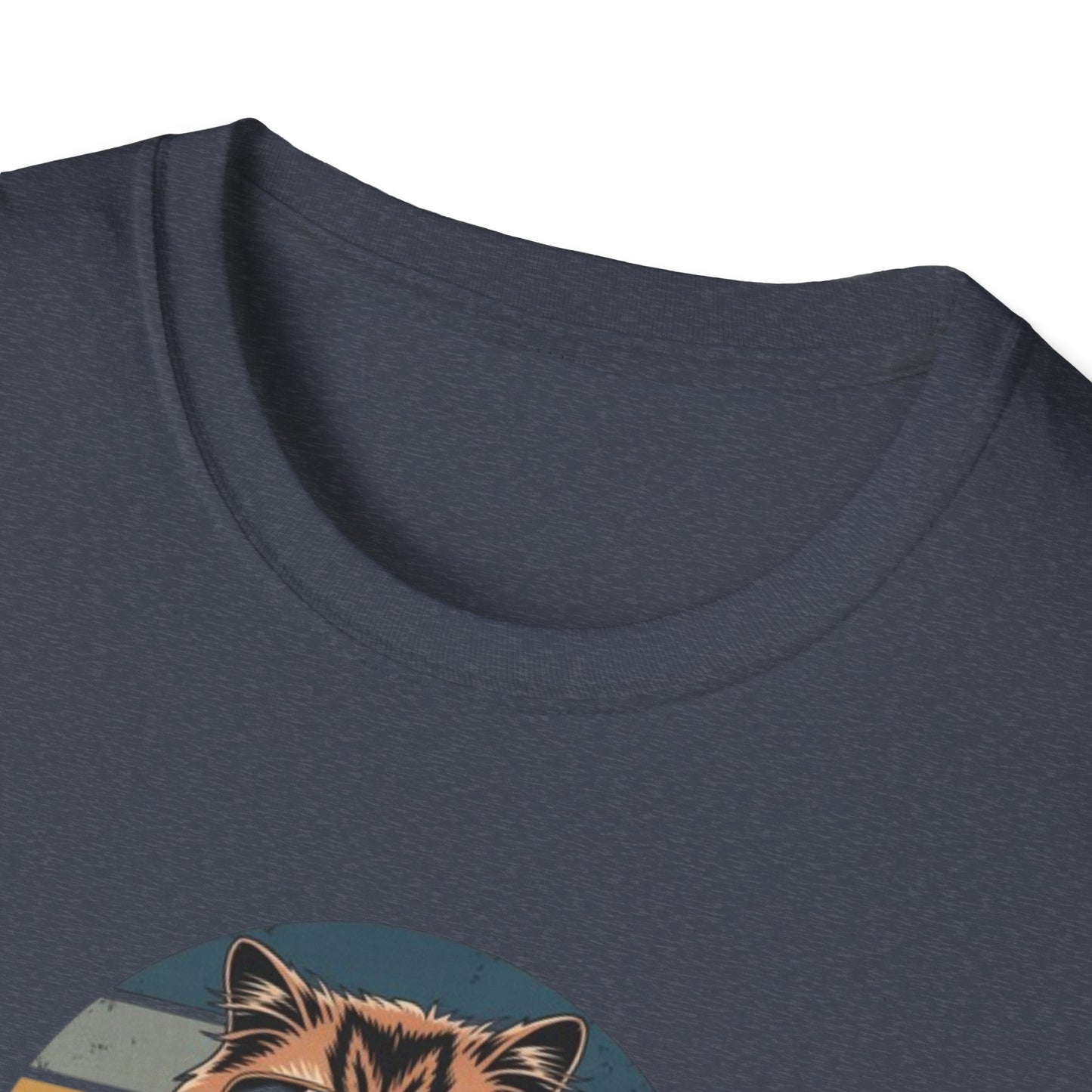 Camiseta gráfica retro de gato con batería baja
