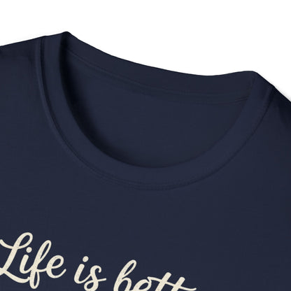 Camiseta "La vida es mejor con gatos" — Camiseta linda para amantes de los gatos