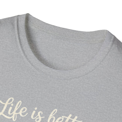 Camiseta "La vida es mejor con gatos" — Camiseta linda para amantes de los gatos