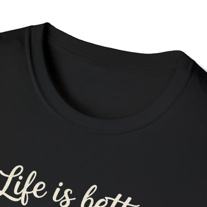 Camiseta "La vida es mejor con gatos" — Camiseta linda para amantes de los gatos