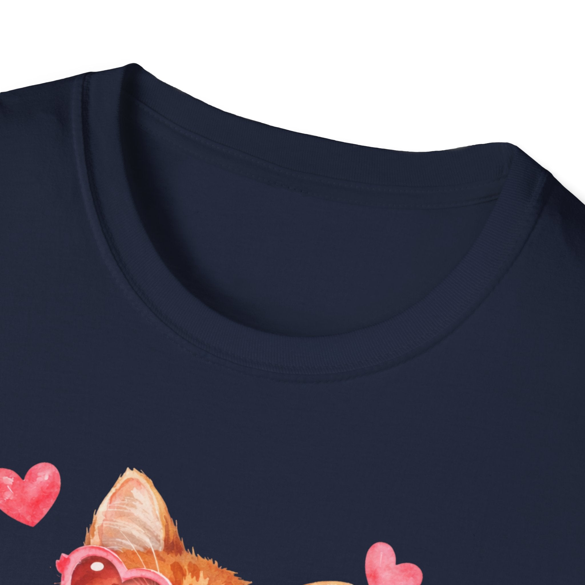 Todo lo que necesitas es amor... y una camiseta de gato — Linda camiseta de gatito con gafas de sol y corazón