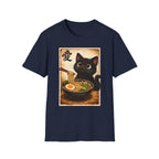 Camiseta de gato ramen: un adorable gato negro comiendo ramen, personaje vintage japonés de amor.