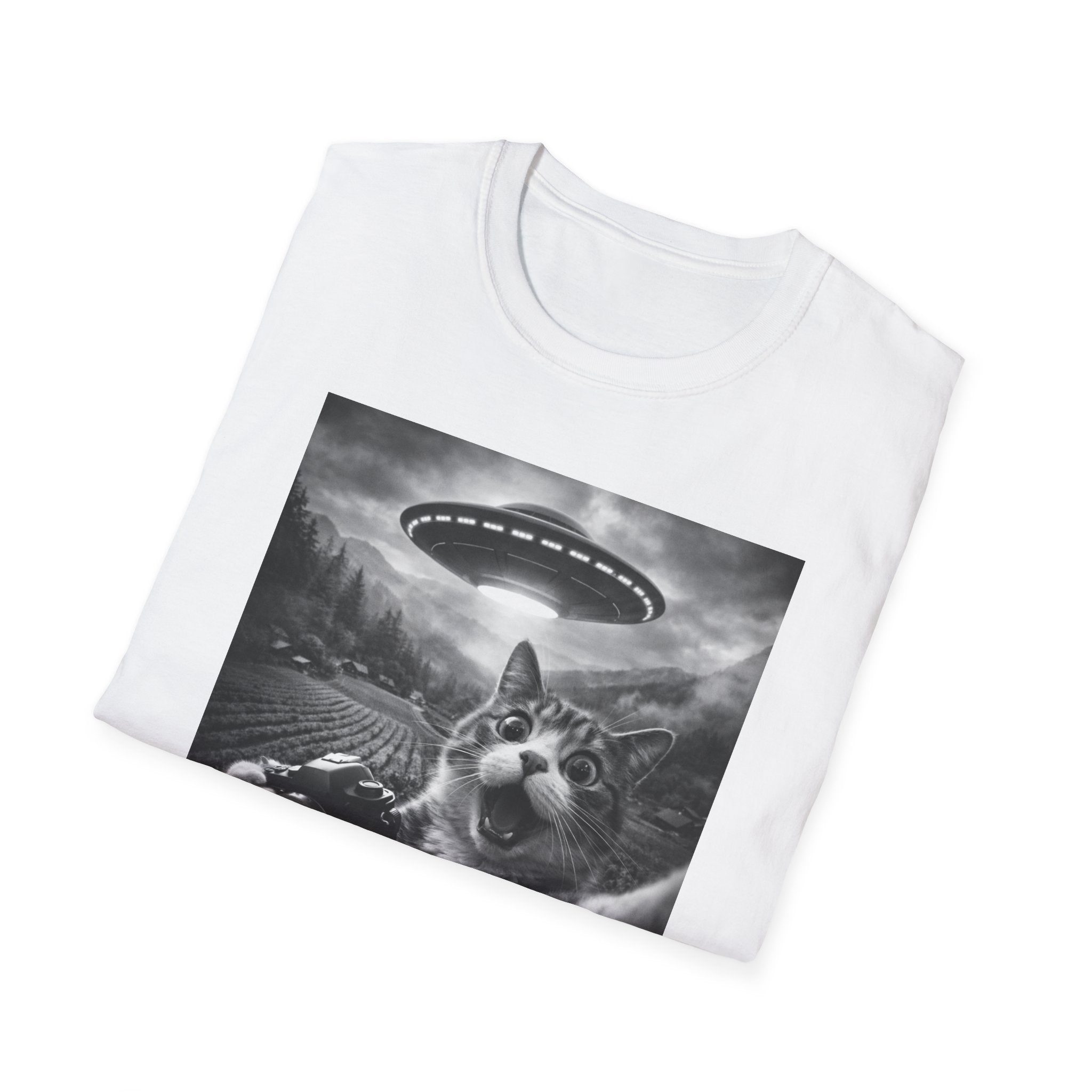 Camiseta de gato OVNI Selfie: adorable camiseta con gráfico de gato con abducción extraterrestre
