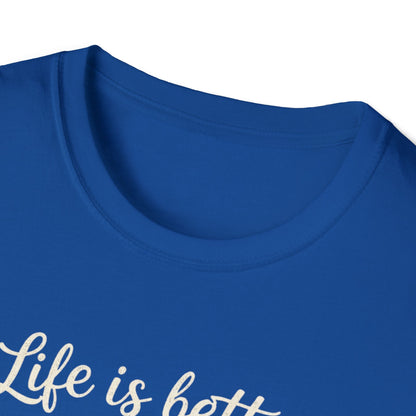 Camiseta "La vida es mejor con gatos" — Camiseta linda para amantes de los gatos